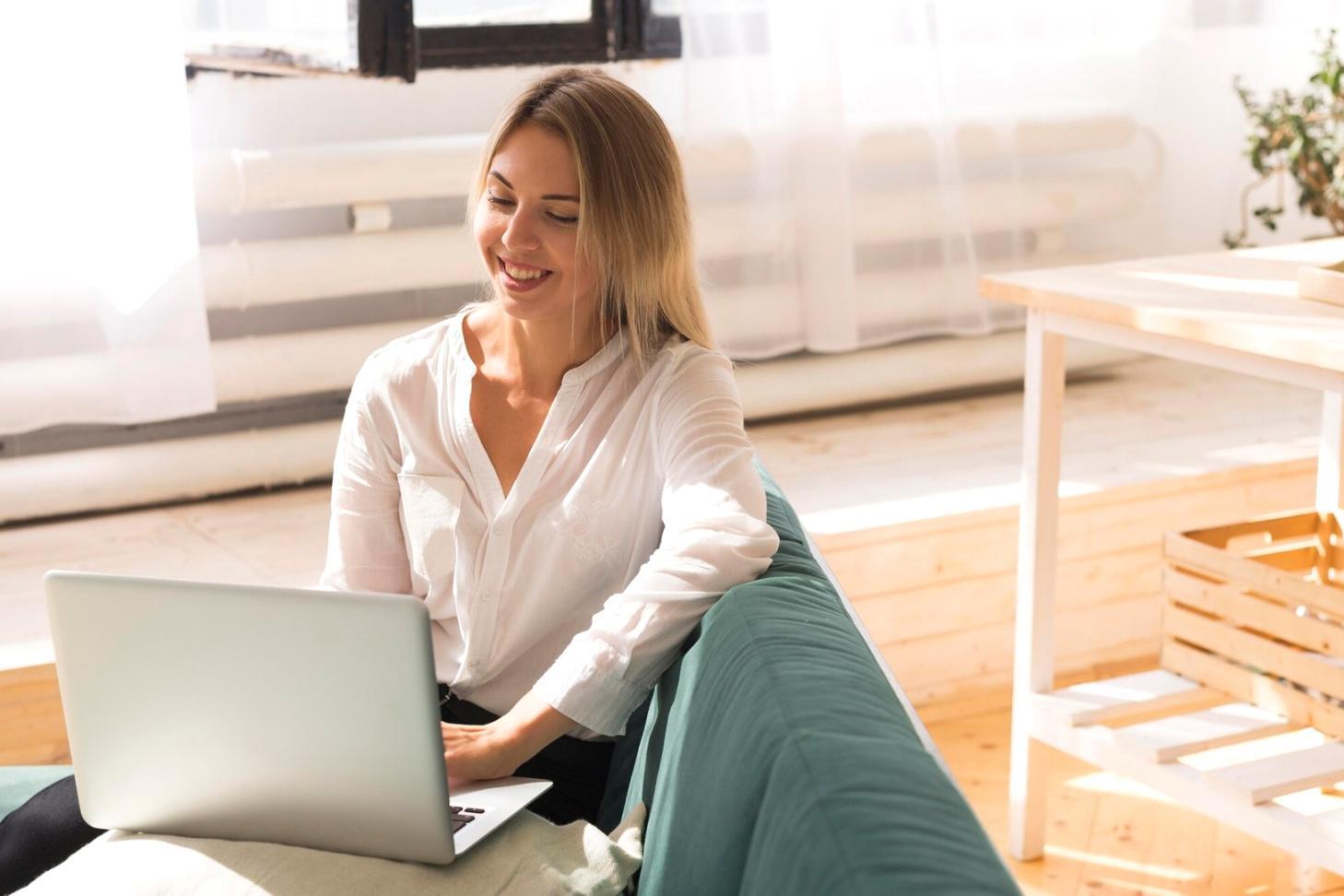 Espace de travail collaboratif où notre équipe analyse les données financières